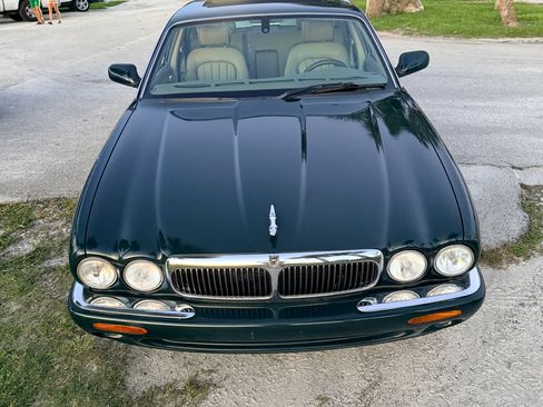 Used 2001 Jaguar XJ8 RWD image 16
