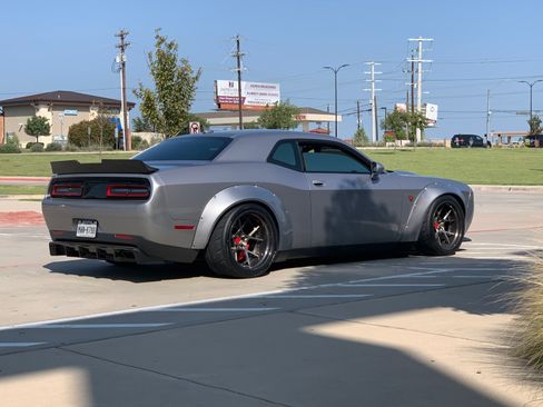 Used 2016 Dodge Challenger SRT Hellcat image 12