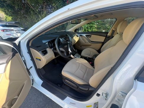 Used 2012 Hyundai Elantra GLS FWD image 2