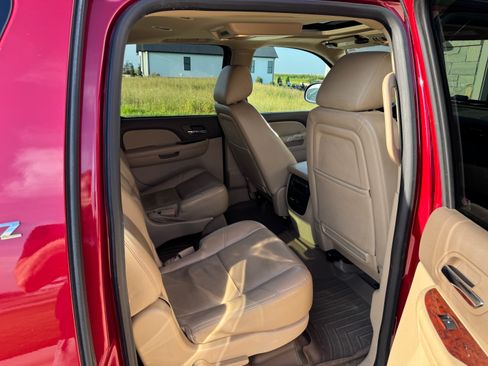 Used 2013 Chevrolet Suburban LTZ AWD/4WD image 12