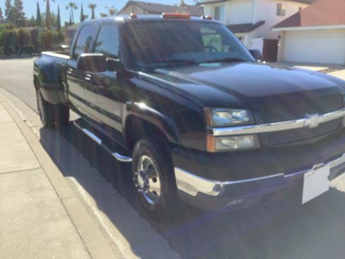 Used 2004 Chevrolet Silverado 3500 4x4 Crew Cab w/ Heavy-Duty Power Package image 2