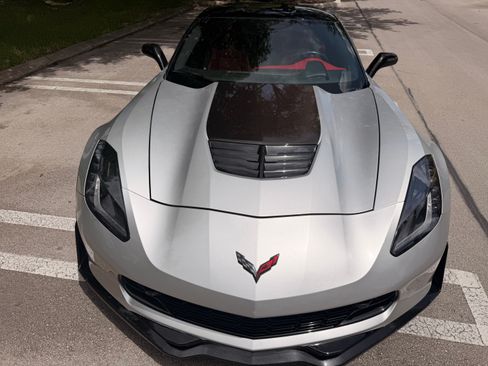 Used 2018 Chevrolet Corvette Z06 RWD image 2