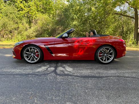 Used 2022 BMW Z4 M40i w/ Premium Package image 2