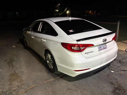 Used 2016 Hyundai Sonata SE FWD image 14