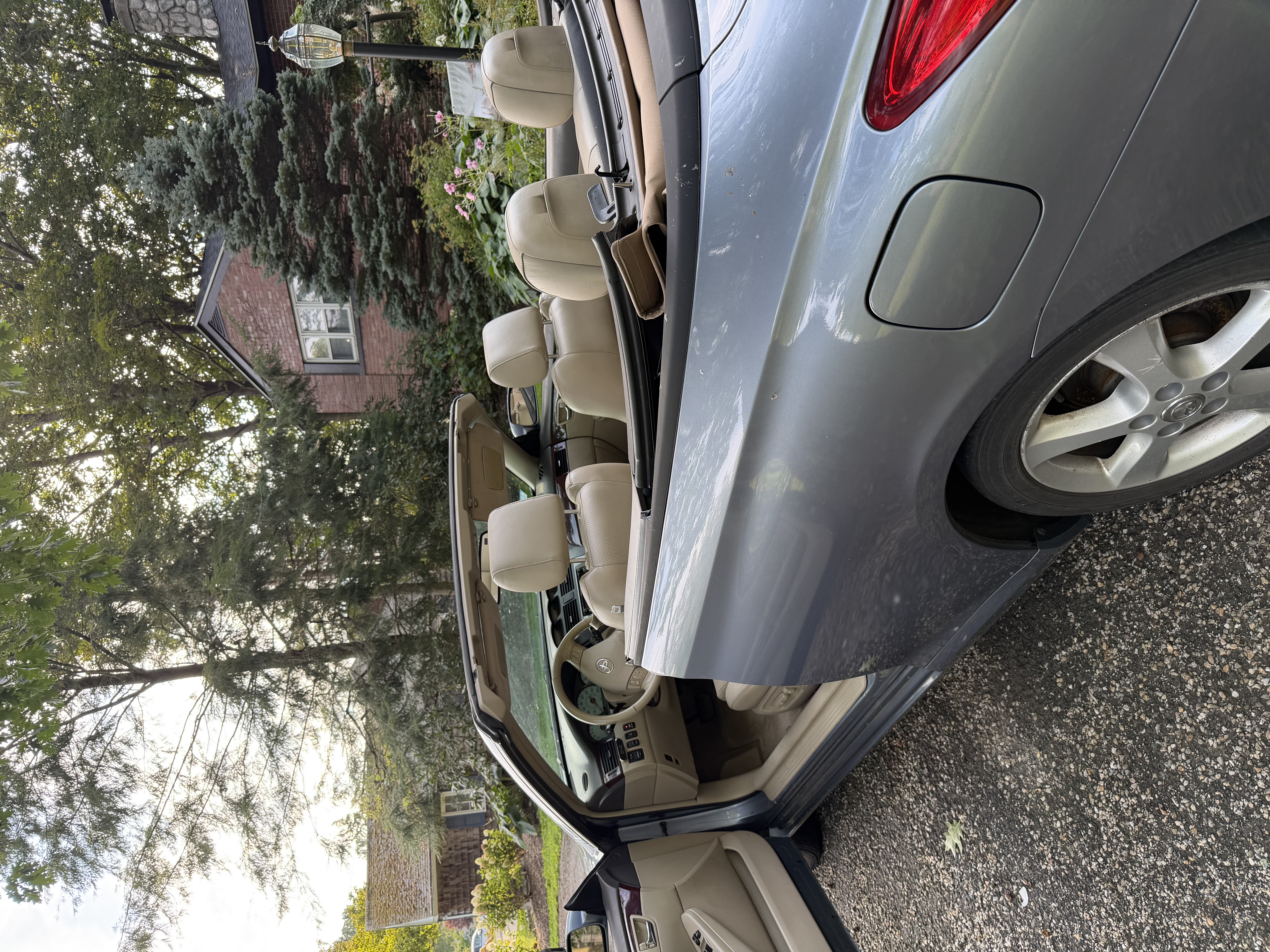 Used 2005 Toyota Solara SLE FWD image 1