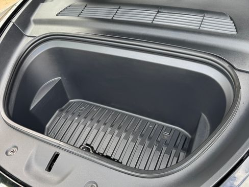 Used 2022 Tesla Model Y Performance image 10