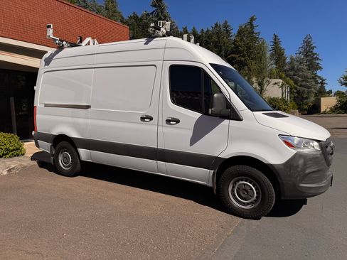 Used 2019 Mercedes-Benz Sprinter 2500 image 2
