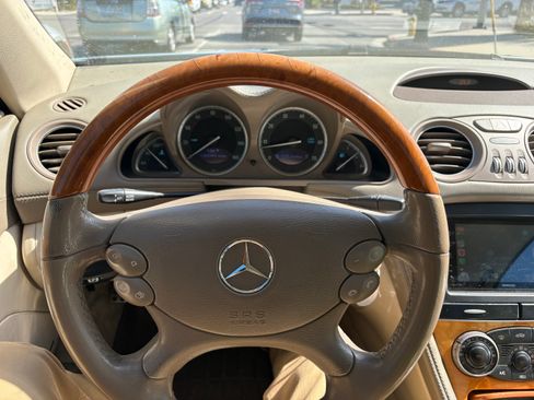 Used 2007 Mercedes-Benz SL 550 image 13