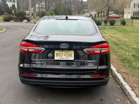 Used 2020 Ford Fusion SEL image 4