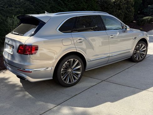 Used 2020 Bentley Bentayga Speed image 1