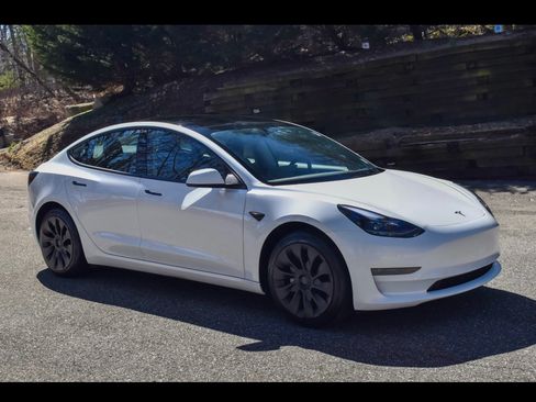 Used 2023 Tesla Model 3 Standard Range RWD image 14