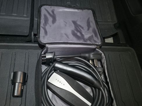 Used 2022 Tesla Model Y Long Range image 19