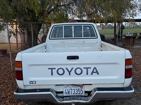 Used 1994 Toyota Pickup DX image 2