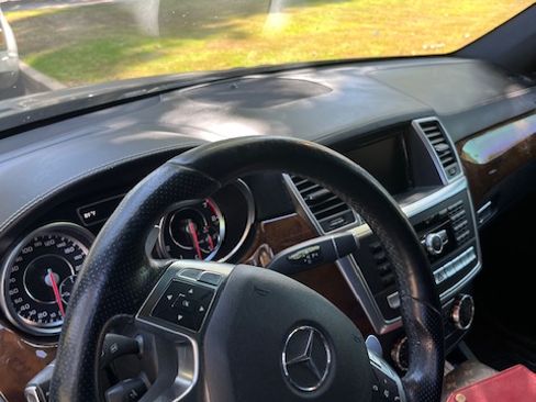 Used 2012 Mercedes-Benz ML 63 AMG 4MATIC image 4