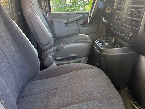 Used 2018 Chevrolet Express 2500 w/ Driver Convenience Package RWD image 13