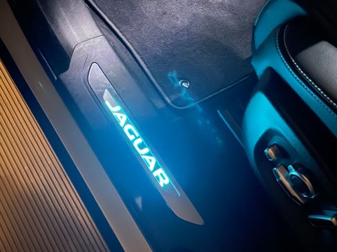 Used 2019 Jaguar F-PACE S image 10