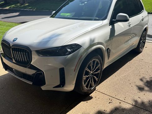 Used 2025 BMW X5 xDrive50e w/ M Sport Package AWD/4WD image 2