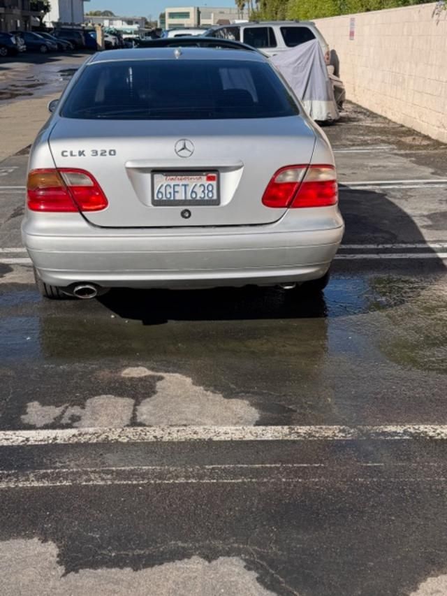 Used 2002 Mercedes-Benz CLK 320 Coupe image 4