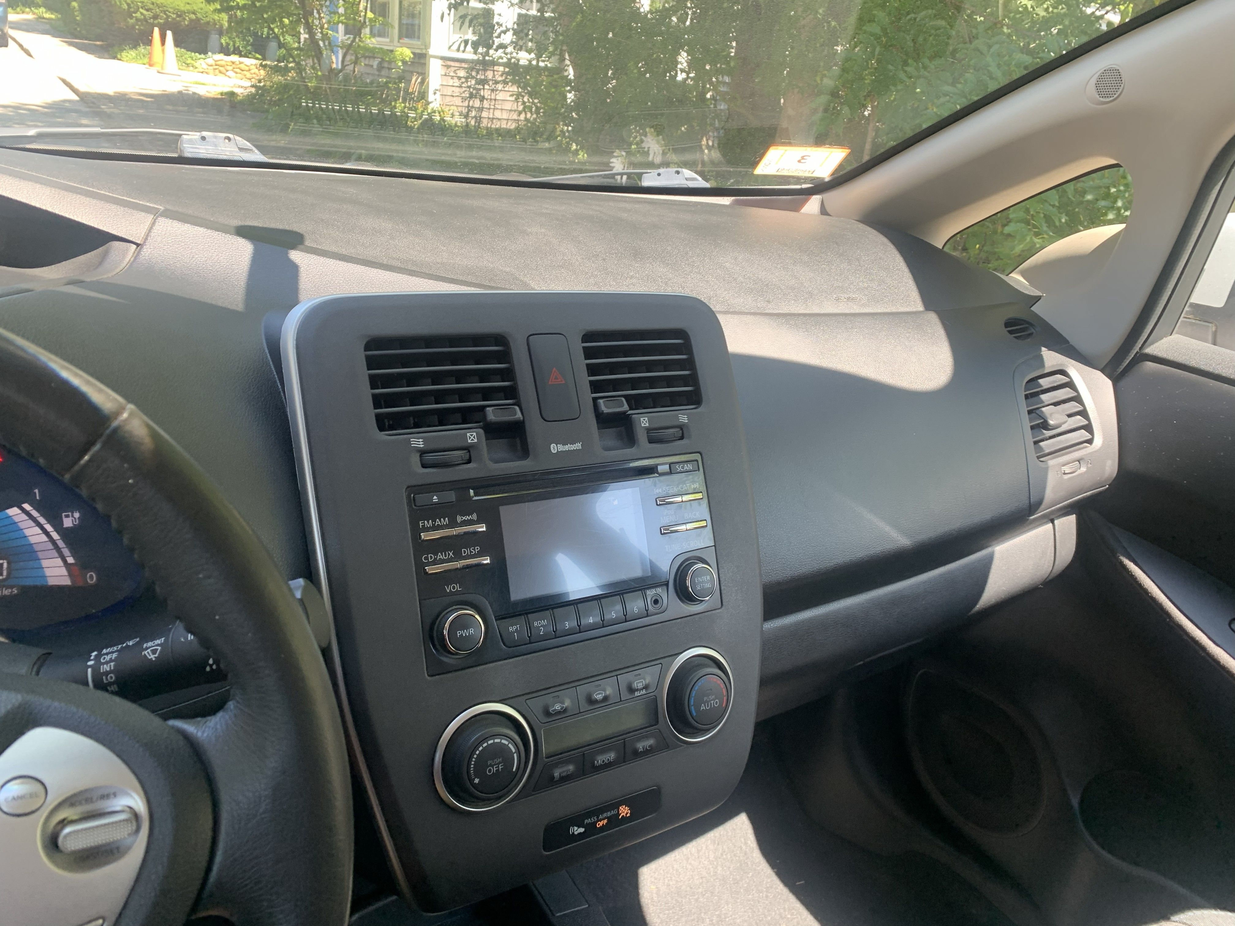 Used 2015 Nissan Leaf S w/ Charge Package FWD image 7