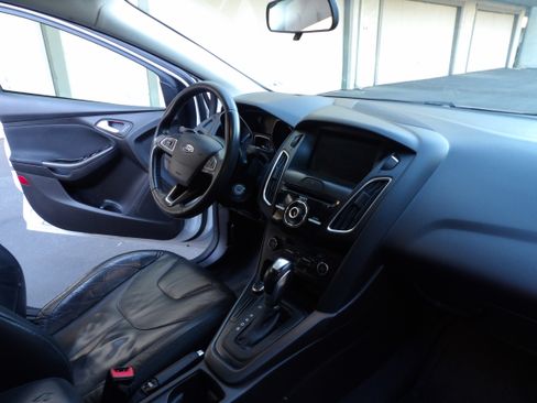Used 2016 Ford Focus SE w/ Equipment Group 201A image 10