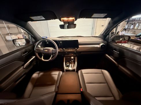 Used 2024 Chevrolet Colorado LT w/ LT Convenience Package III image 12