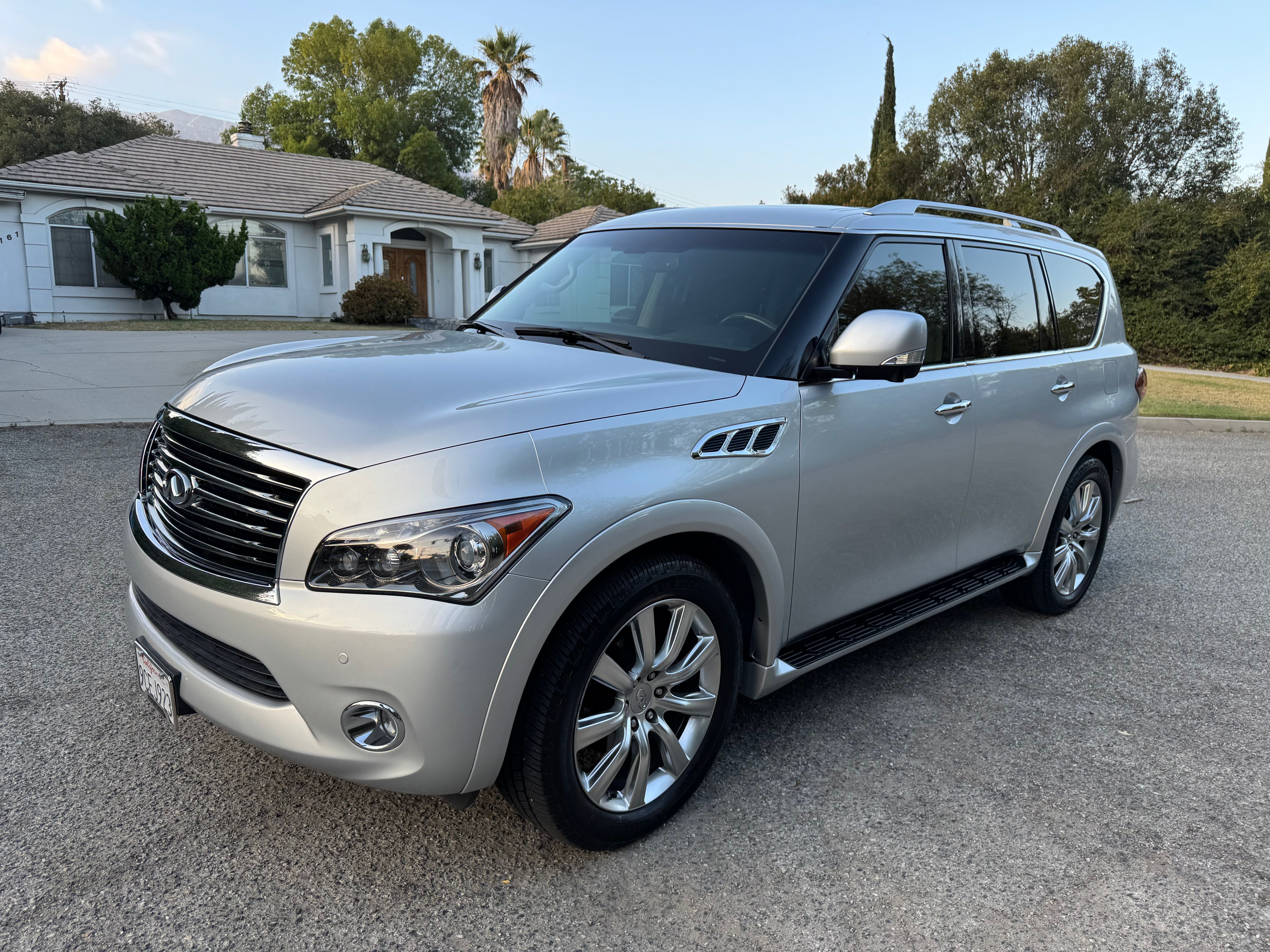Used 2011 INFINITI QX56 2WD w/ Deluxe Touring Pkg image 26