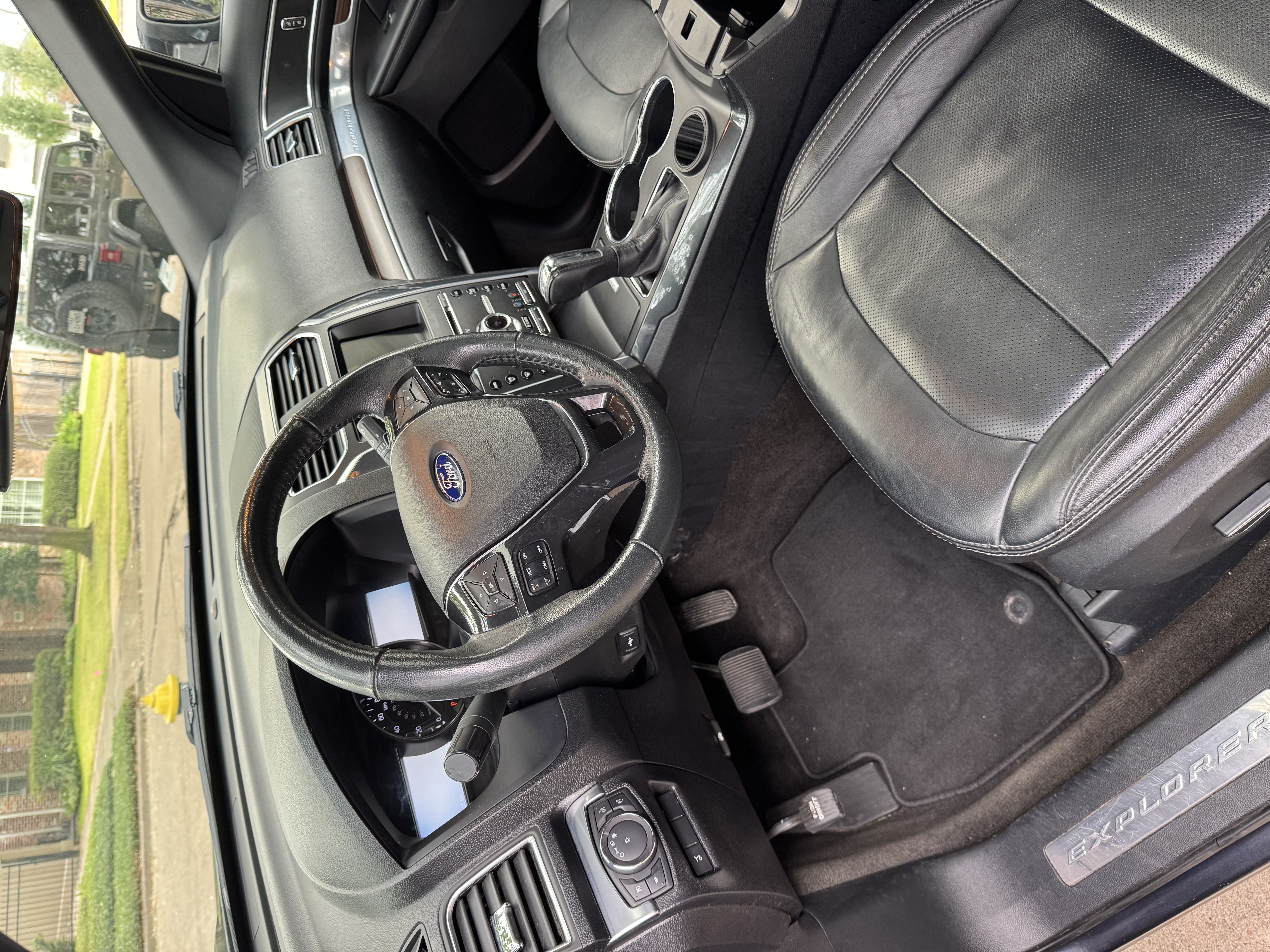 Used 2017 Ford Explorer Limited w/ Equipment Group 301A FWD image 21