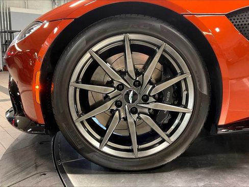 Used 2019 Aston Martin V8 Vantage Coupe 2D image 10