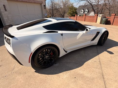 Used 2015 Chevrolet Corvette Z06 w/ 3LZ Preferred Equipment Group image 6