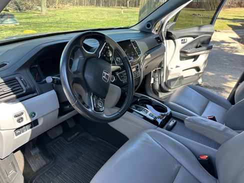 Used 2019 Honda Pilot Touring image 8