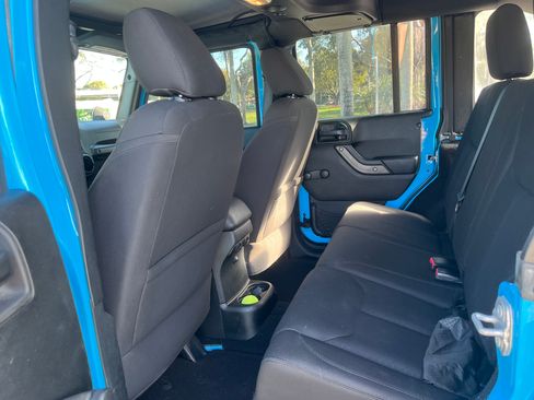 Used 2017 Jeep Wrangler Unlimited Sport image 9