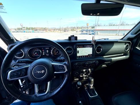 Used 2021 Jeep Wrangler Unlimited Sahara image 9