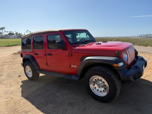 Used 2018 Jeep Wrangler Unlimited Sport S AWD/4WD image 2
