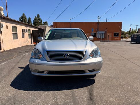 Used 2004 Lexus LS 430 RWD image 1