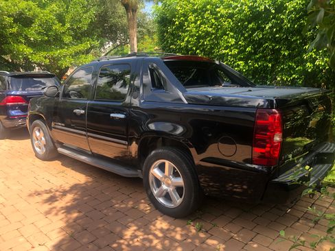 Used 2013 Chevrolet Avalanche LTZ RWD image 1