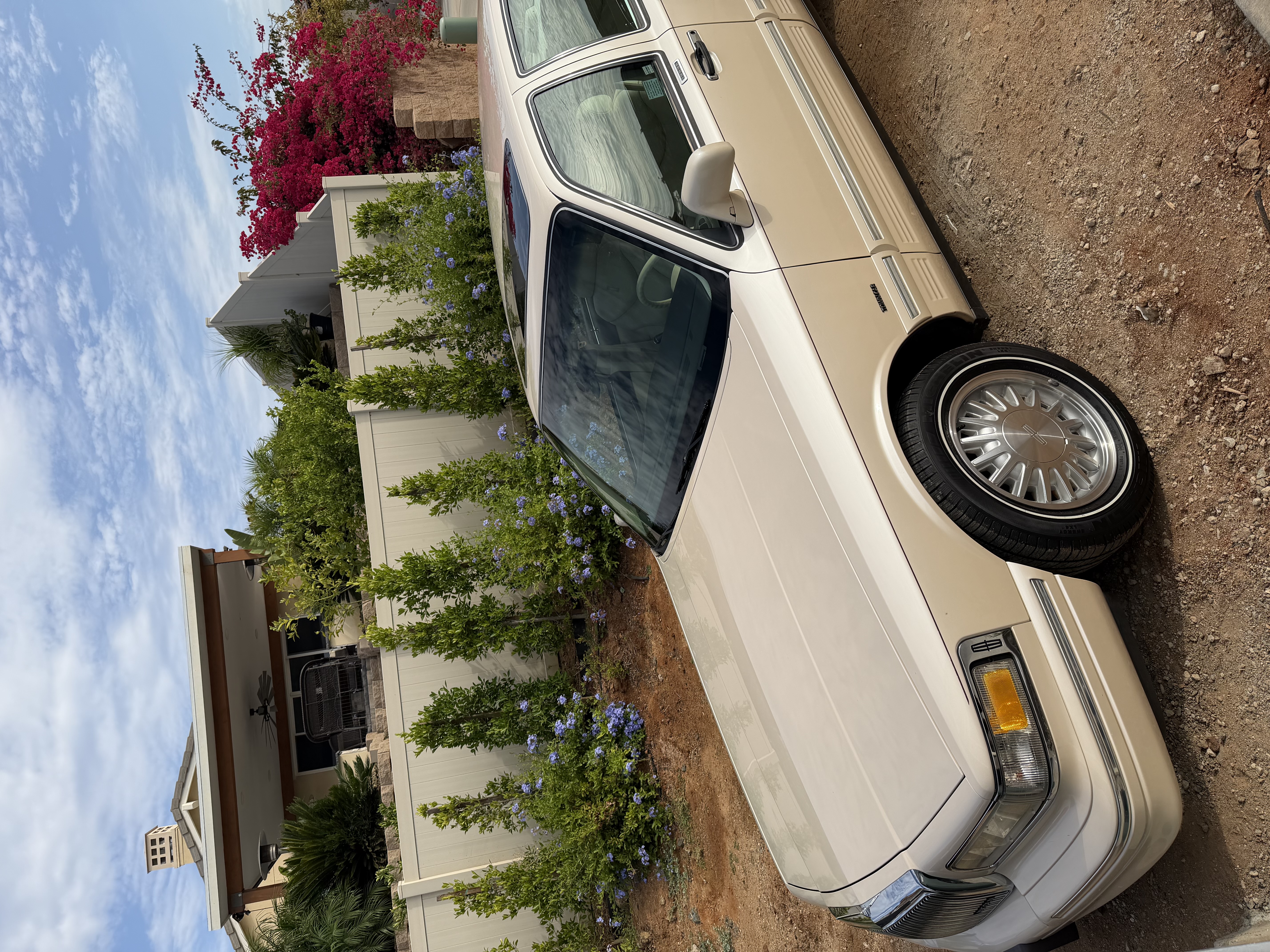 Used 1995 Lincoln Town Car Cartier RWD image 4