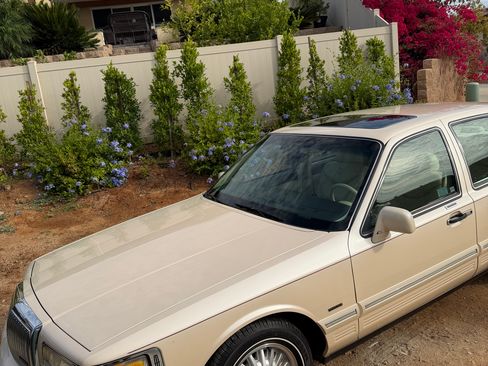 Used 1995 Lincoln Town Car Cartier RWD image 4