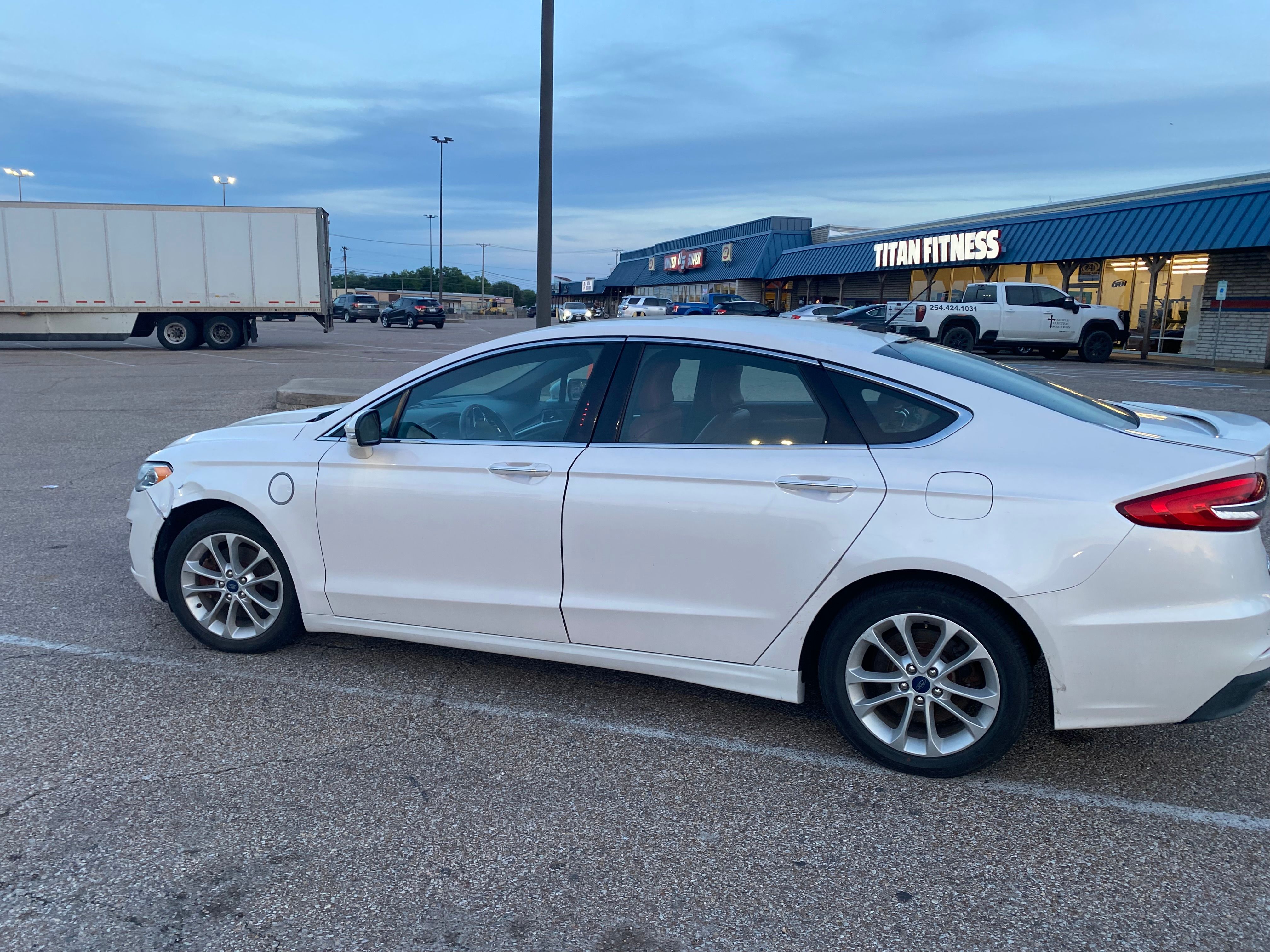 Used 2019 Ford Fusion Energi Titanium FWD image 4
