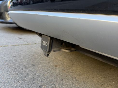 Used 2019 Audi e-tron Prestige w/ Prestige Package image 5