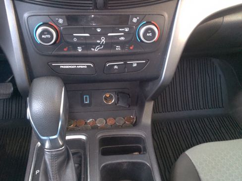 Used 2018 Ford Escape SE image 19