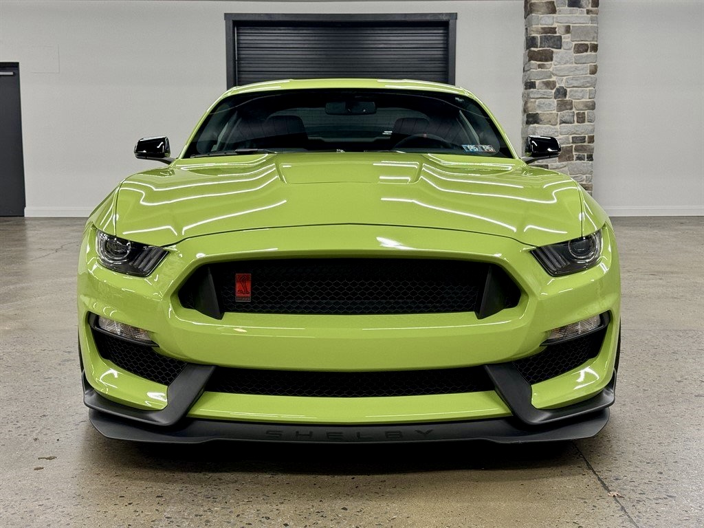 Used 2020 Ford Mustang Shelby GT350R w/ GT350R Equipment Group 920A RWD image 2