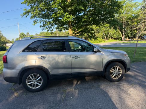 Used 2014 Kia Sorento LX FWD image 12