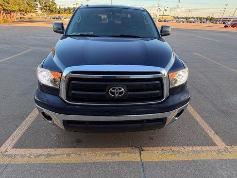 Used 2011 Toyota Tundra 4x4 CrewMax w/ SR5 Pkg image 4