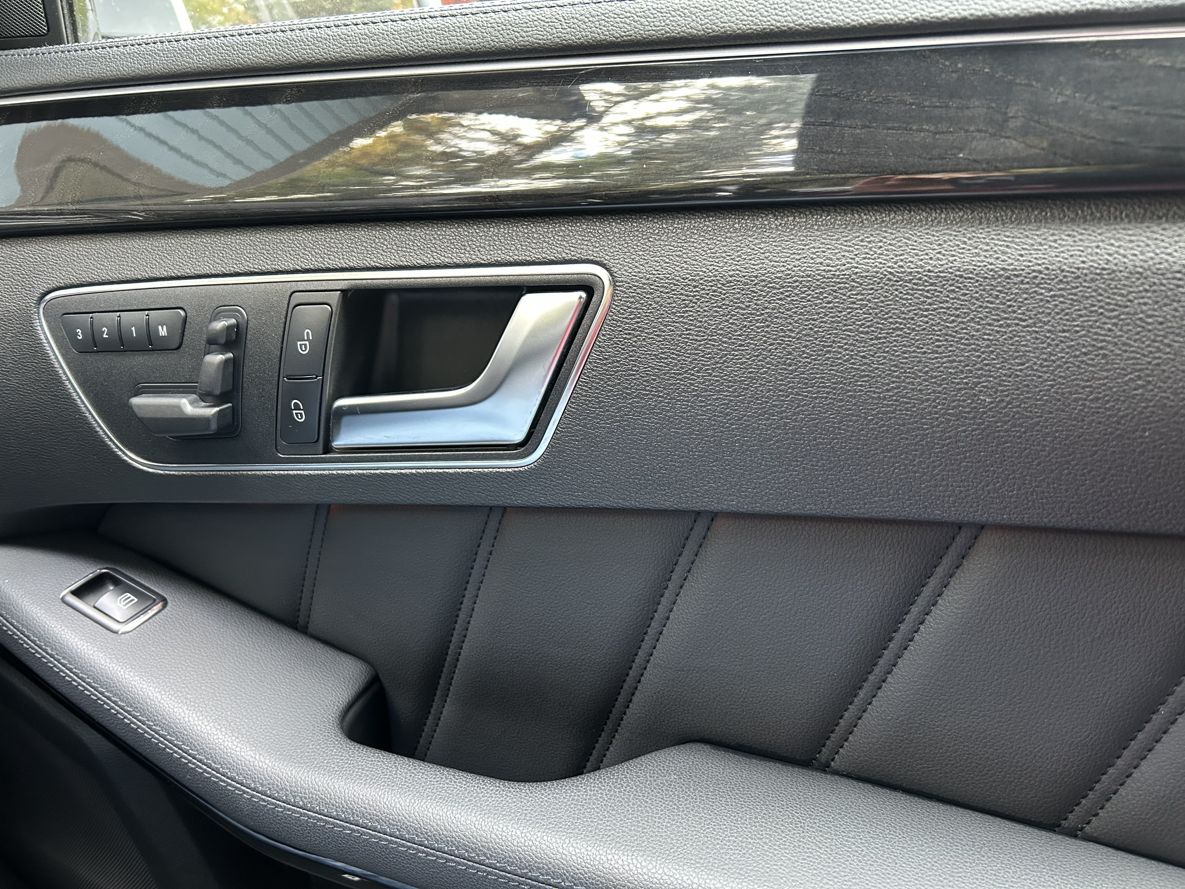 Used 2013 Mercedes-Benz E 63 AMG Wagon image 28