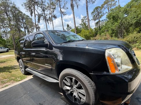 Used 2011 GMC Yukon XL Denali AWD/4WD image 1