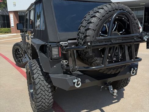 Used 2017 Jeep Wrangler Unlimited Sport w/ Connectivity Group AWD/4WD image 2