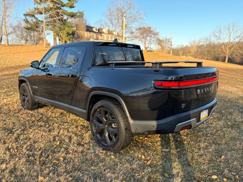 Used 2023 Rivian R1T Adventure image 8