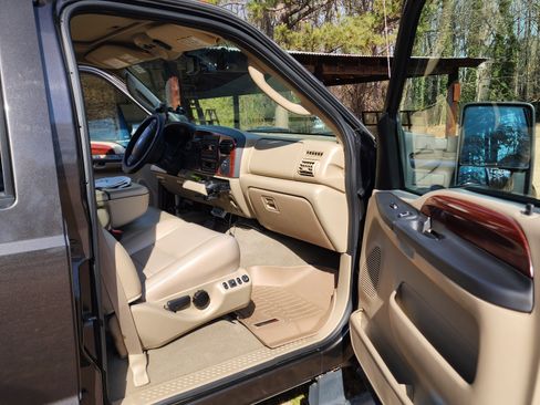 Used 2005 Ford F350 Lariat image 19