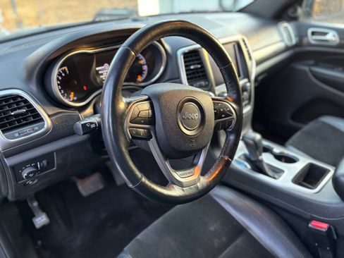 Used 2018 Jeep Grand Cherokee Altitude image 14