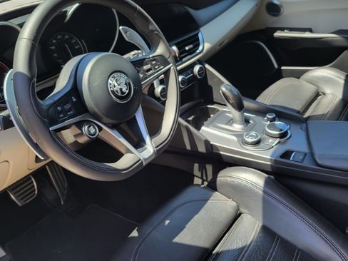 Used 2018 Alfa Romeo Giulia Ti Sport w/ Quick Order Package 22S Sport AWD/4WD image 10